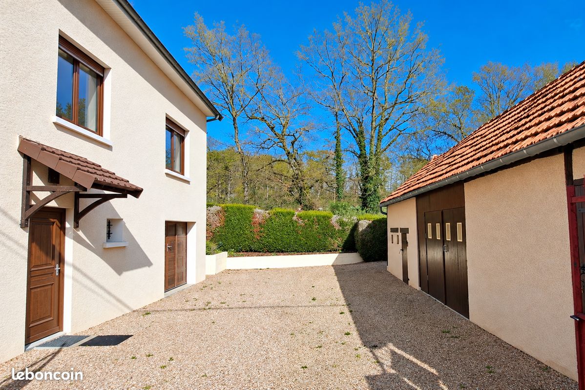 Maison 6 pièces 110 m² · à Cronat · 110 m² · 127 000 €