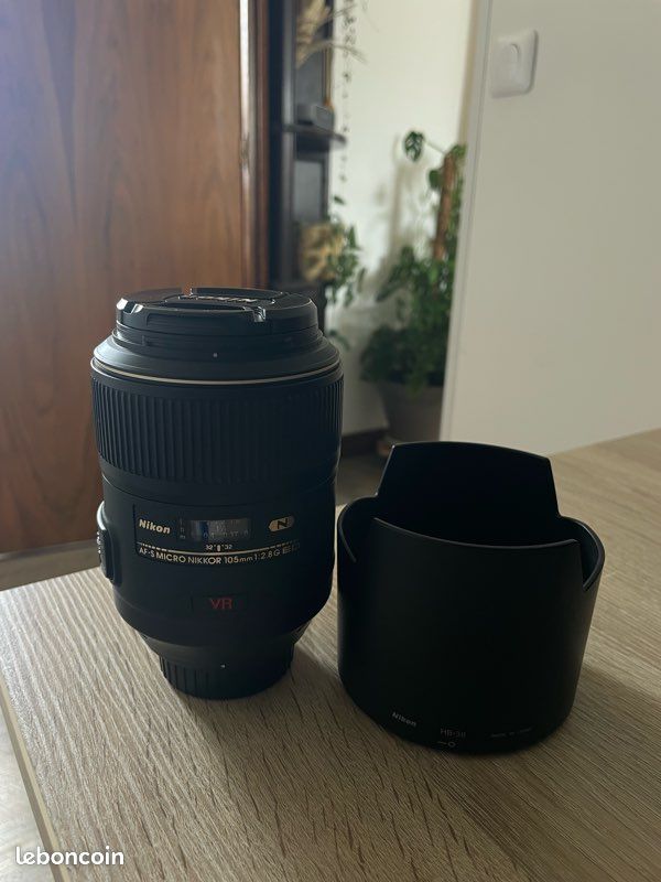 Nikon 105mm f/2.8 Macro VR (image 1)
