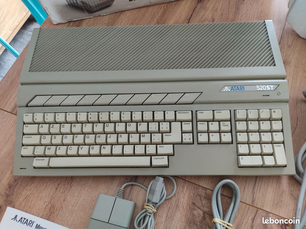 Fichier:Atari 520ST system.jpg - Wikipédia