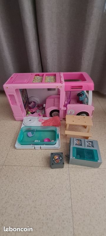 Camping - car Barbie + accessoires (image 1)