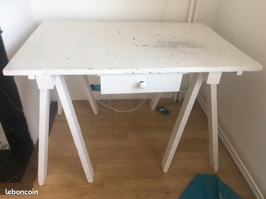 Bureau (image 1)