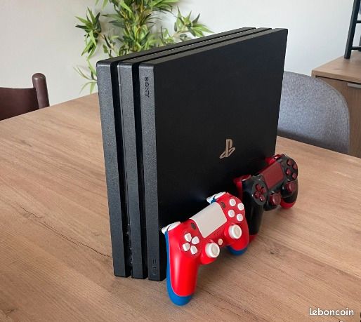 PS4 pro 1 To + 2 manettes (image 1)