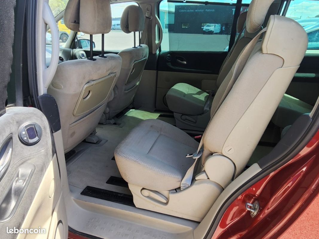 RENAULT GRAND ESPACE IV 2.2 dCi - 150 Expression Proactive A (image 8)