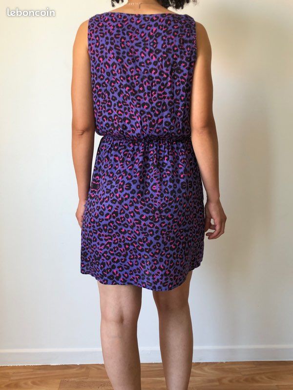 Robe violet léopard (image 3)