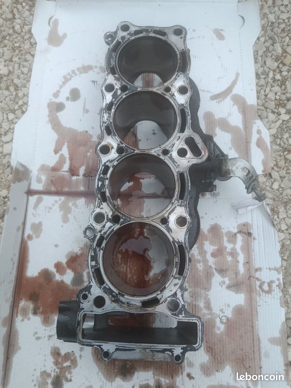 Bloc moteur cylindre/ piston R1 Yamaha (image 1)