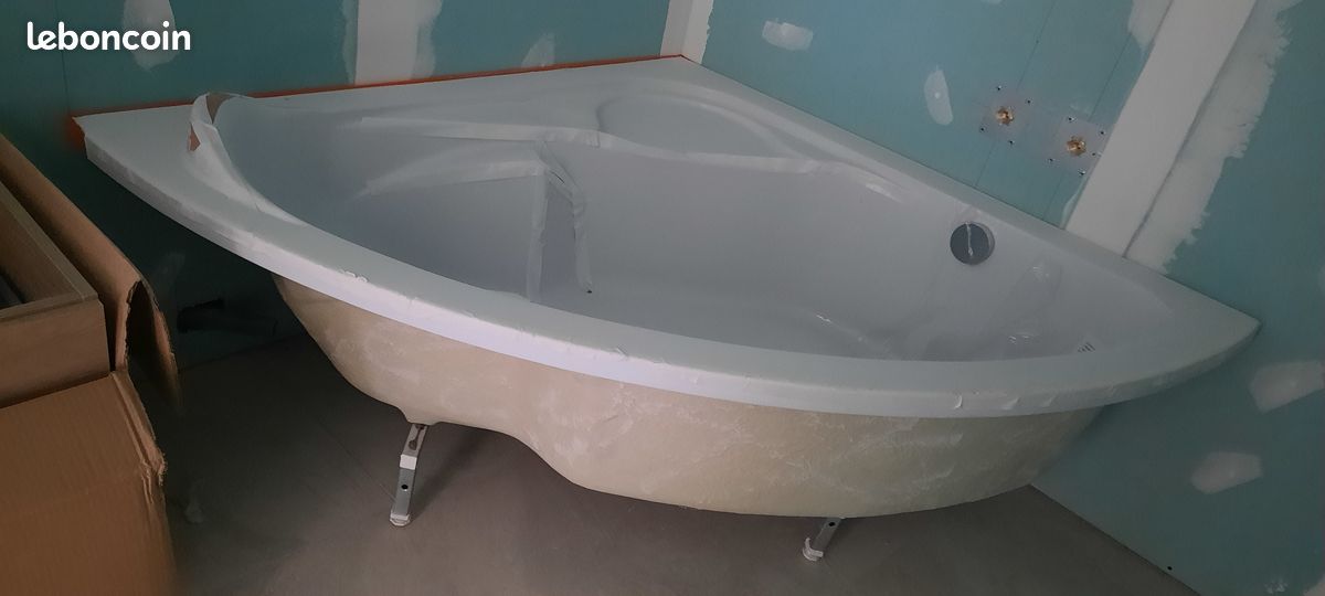 Baignoire d'angle neuve (image 1)