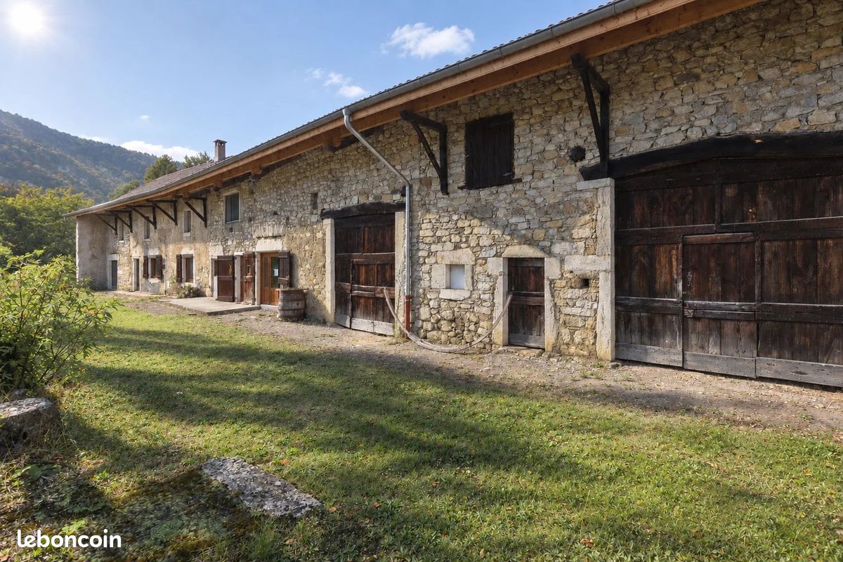 Maison 7 pièces 175 m² · à Marchamp · 175 m² · 395 000 €