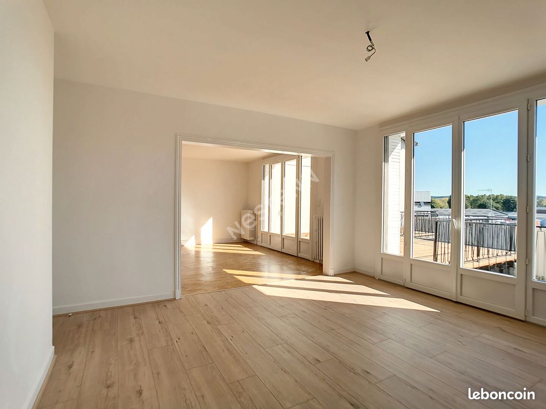 Maison 6 pièces 195 m² · à Aurillac · 195 m² · 1 295 €/mois