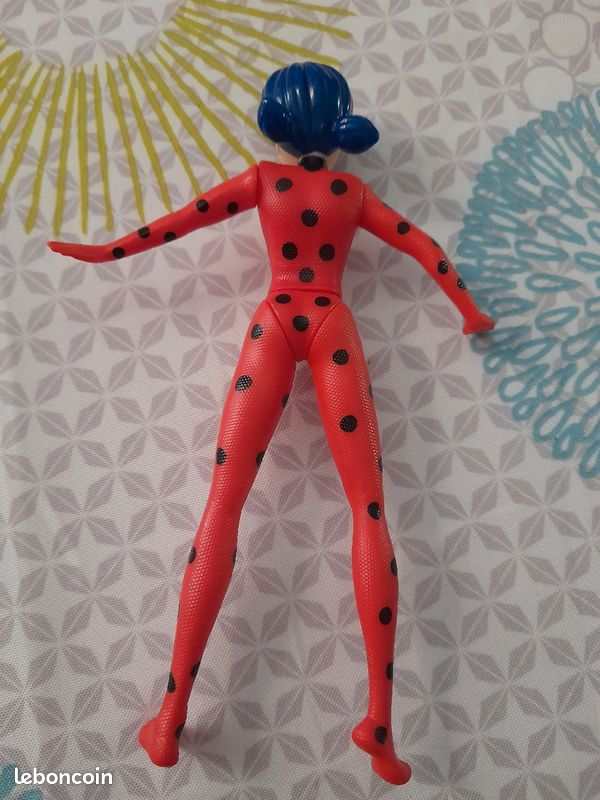 Miraculoos figurine (image 4)