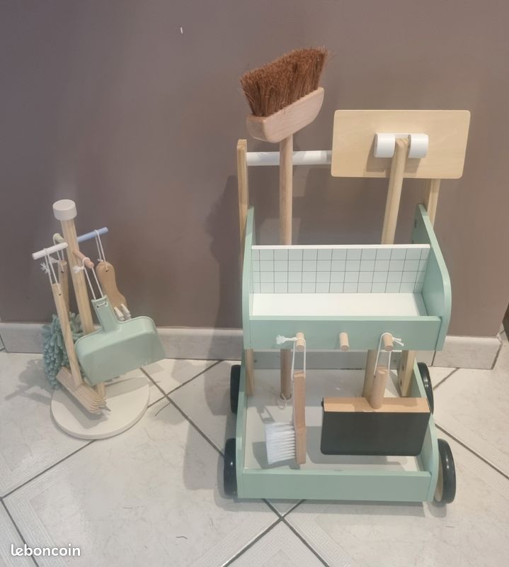 Chariot de menage enfant + accessoires (image 1)