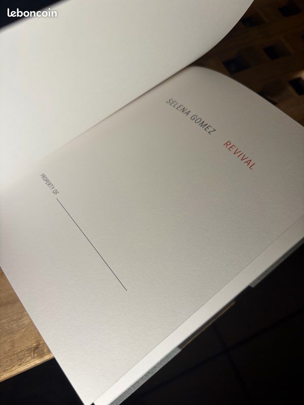 Album revival selena gomez signé (image 4)