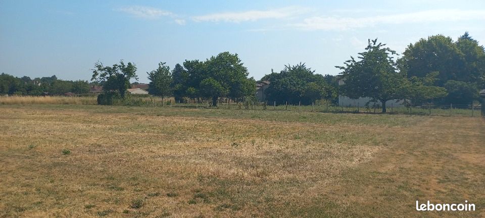 Terrain 983 m² Saint Front De Pradoux (image 1)