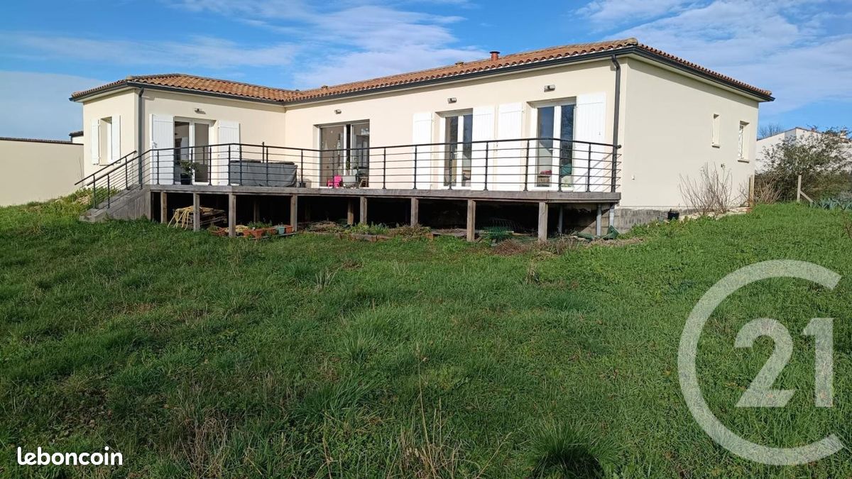 Maison 5 pièces 130 m² · à Saint-Georges-des-Coteaux · 130 m² · 369 000 €