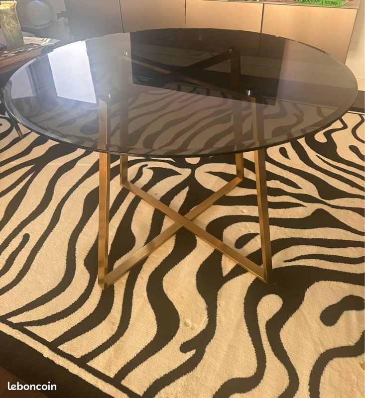 Table à manger ronde en verre fumé et pieds métal doré / laiton (image 1)