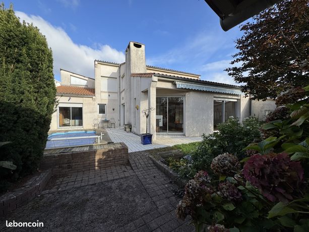 Propriété 7 pièces 195 m²