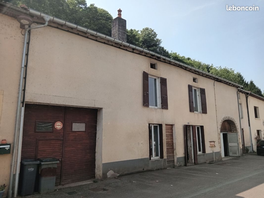 Maison 12 pièces 350 m² · à Jussey · 350 m² · 135 000 €