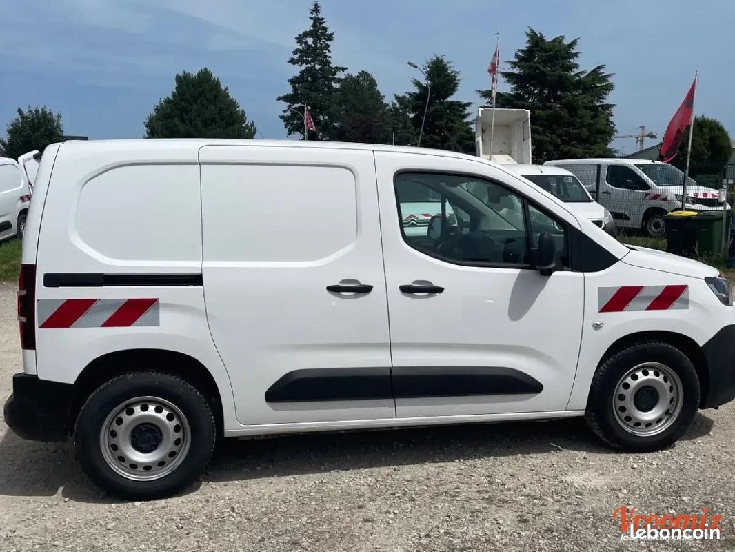 Citroen Berlingo Vu BLUE HDI / Kit distribution neuf / 3 PLACES / TVA 20% . 4x par cb possible (image 2)
