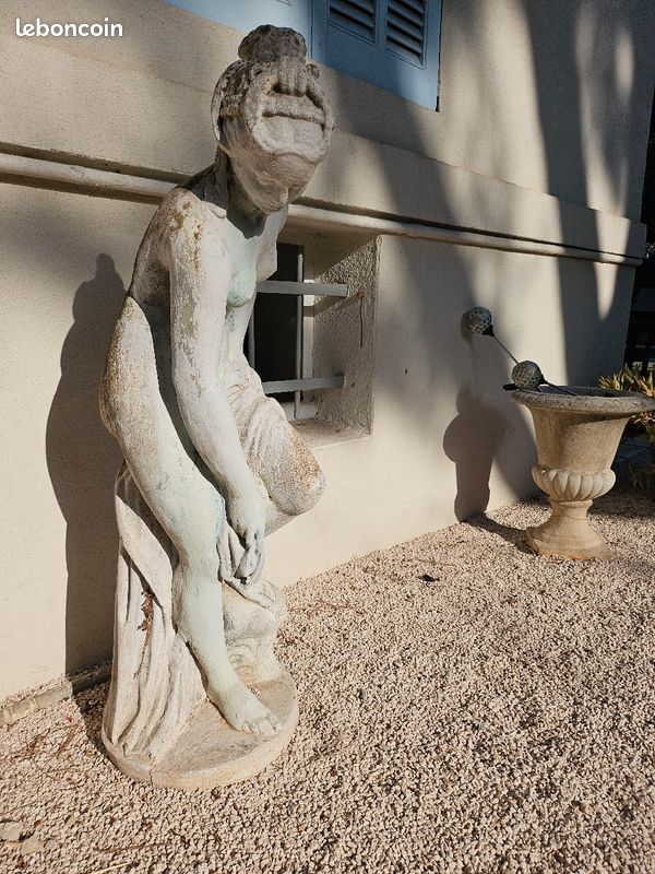 Statue en pierre (image 1)