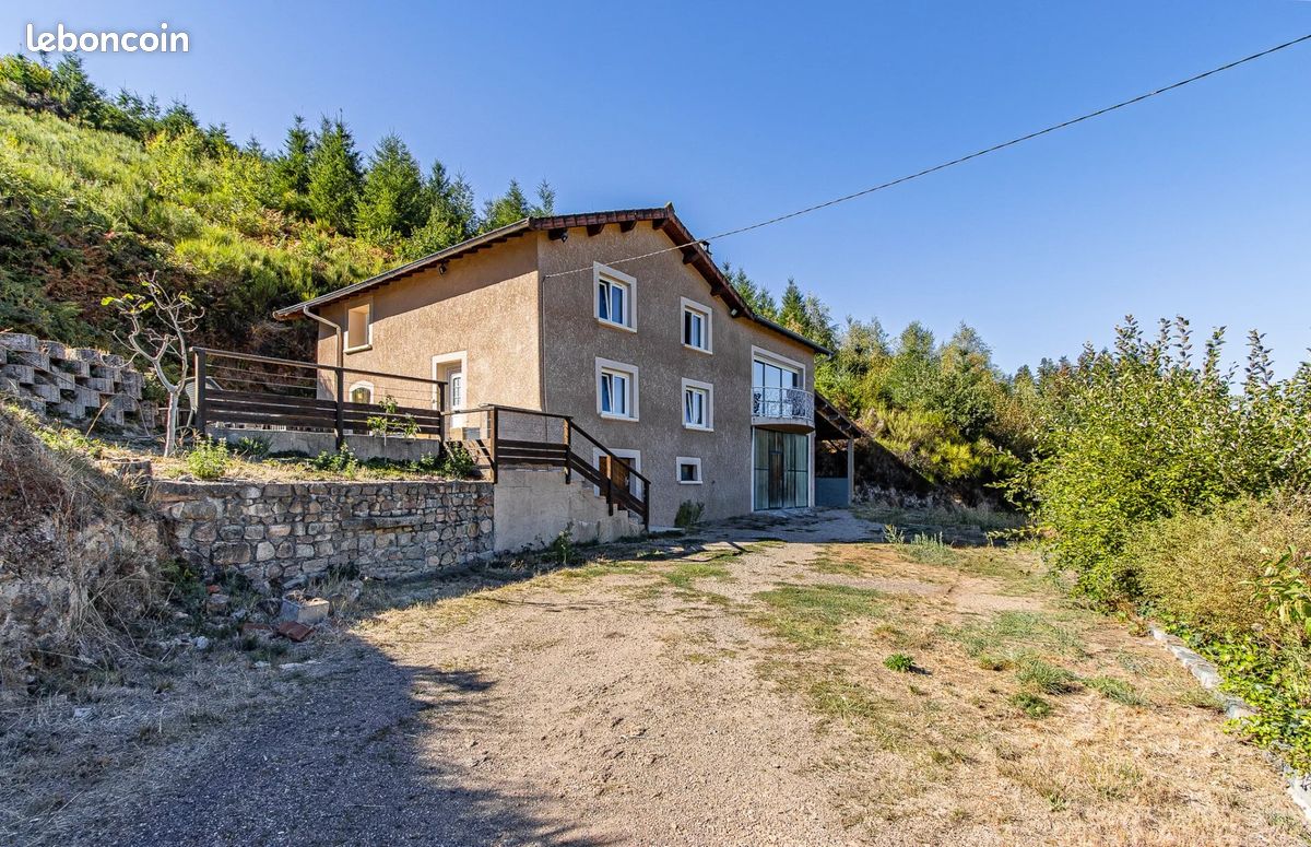 Maison 5 pièces 114 m² · à Saint-Vincent-de-Reins · 114 m² · 260 000 €