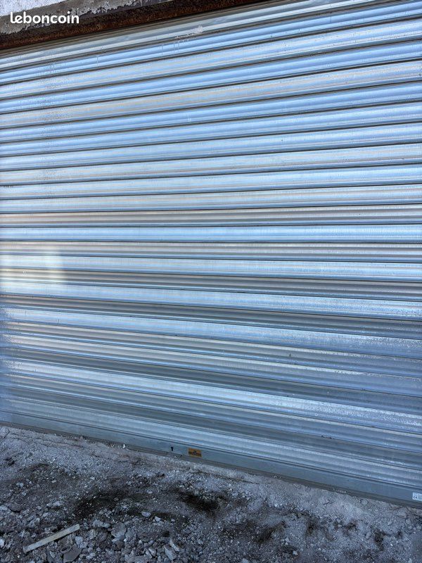 Garage à louer · à Landres · 350 €/mois