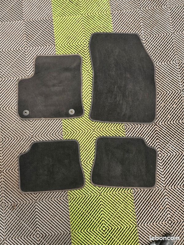 Tapis peugeot e-208 (image 1)