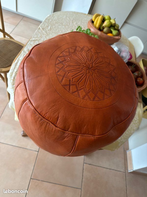 Poufs (image 1)