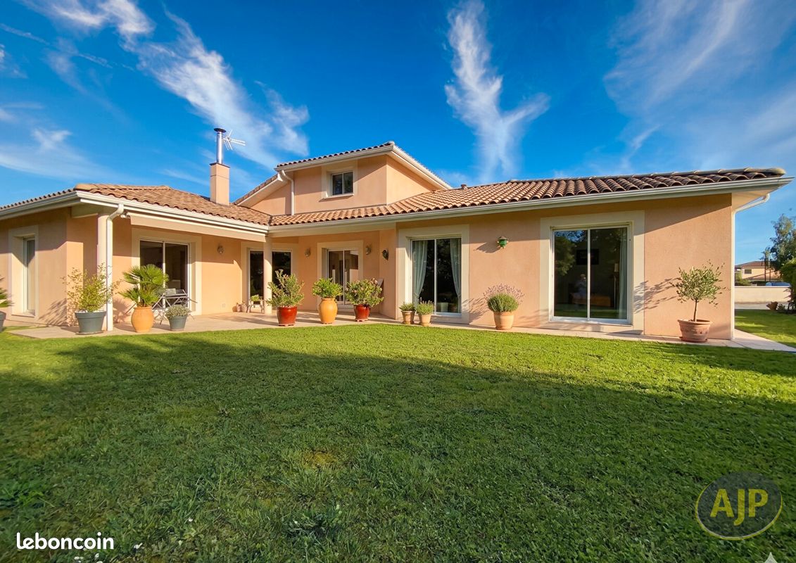 Maison 5 pièces 175 m² · à Saint-Jean-d'Illac · 175 m² · 627 000 €