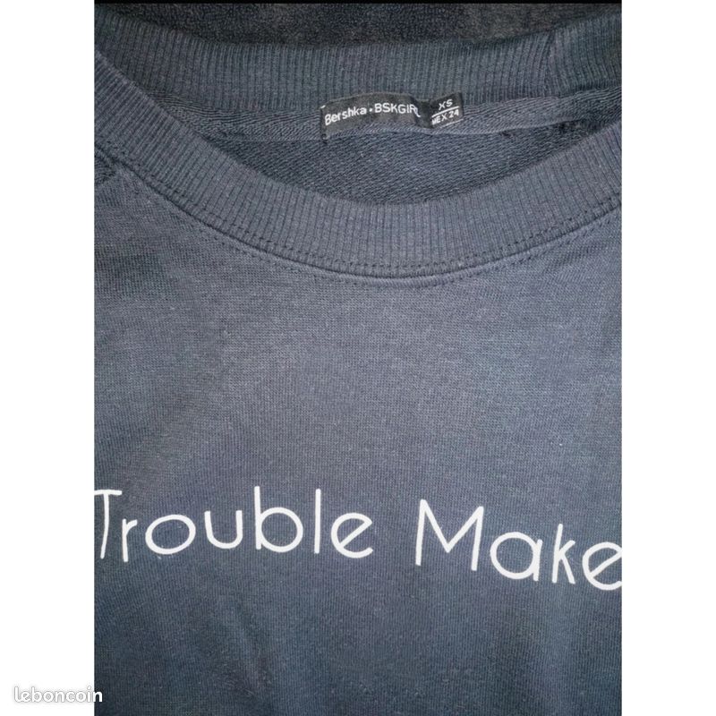 Pull Femme Bershka En Polyester Noir, Taille S – Léger, Graphique, Parfait Pour Un Look Décontracté