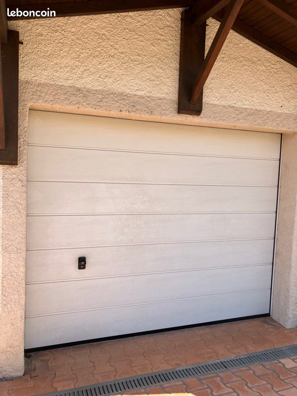 Portail sectionné de garage (image 1)