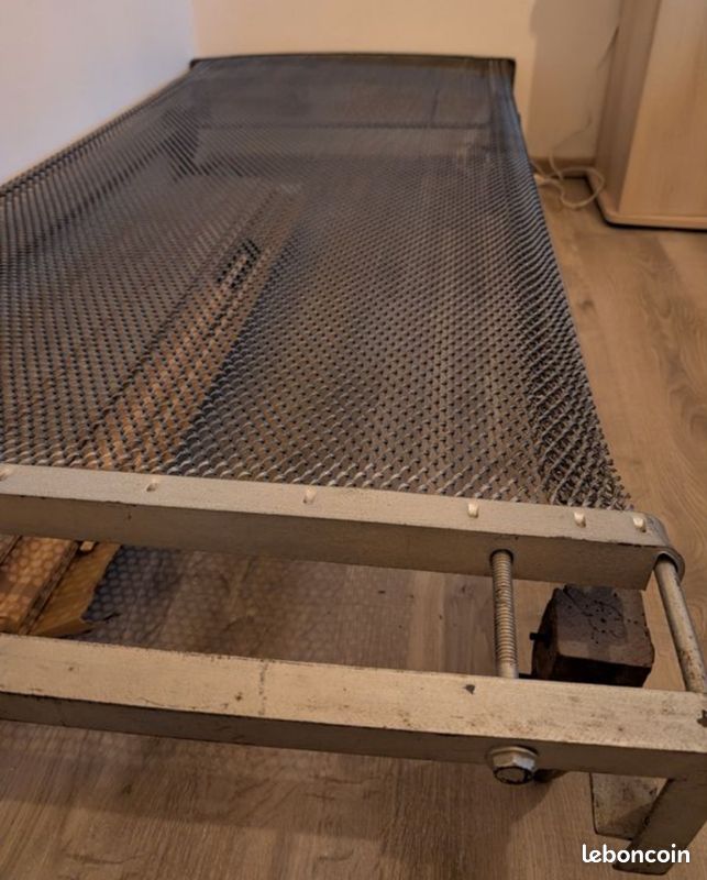 Sommier métallique avec son matelas (image 4)