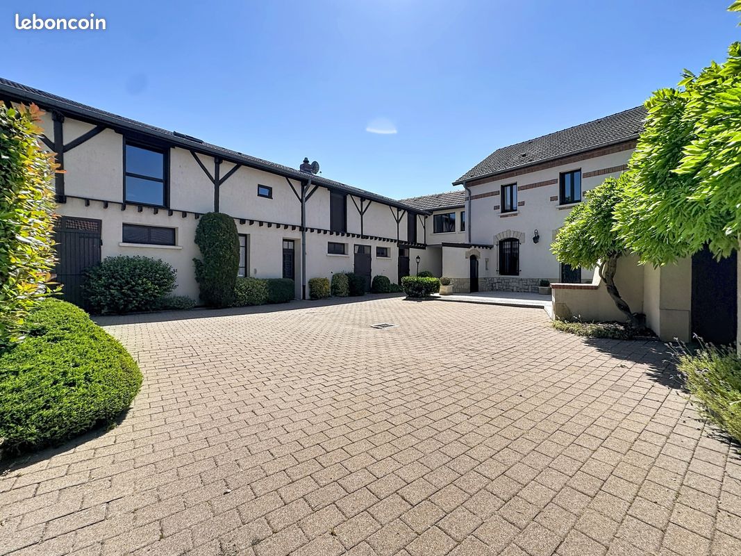 Maison 14 pièces 488 m² · à Bourgogne-Fresne · 488 m² · 1 029 000 €