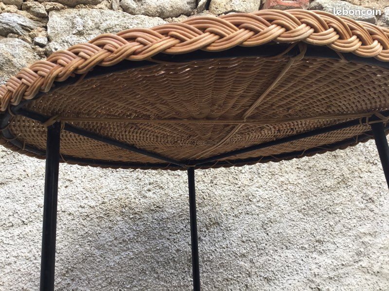 Table ronde structure fer tripode noir plateau osier vintage (image 5)