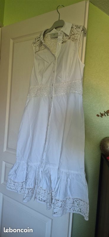 Robe GUESS blanche en coton Vêtements