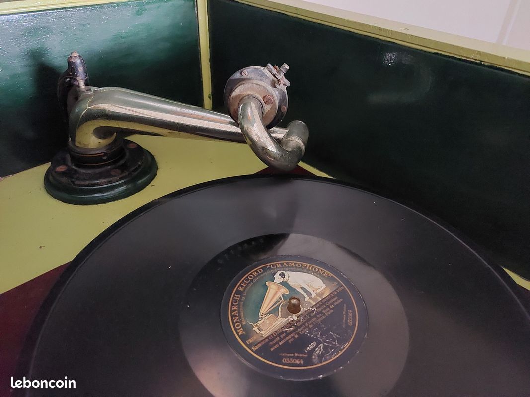 Gramophone (image 2)