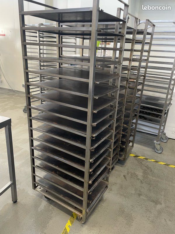 Vend chariot inox avec plaque fer (image 2)