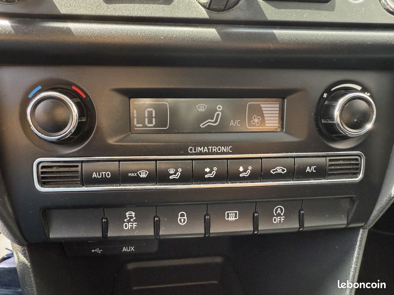 Skoda RAPID 1.6 TDI 105CH CR FAP GREENTEC TOUR DE FRANCE (image 25)