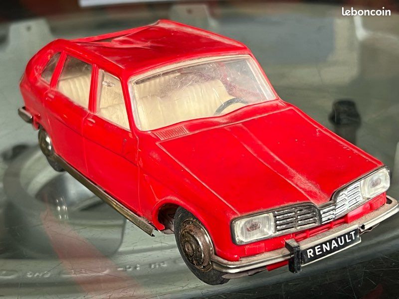 RENAULT 16 JOUSTRA 1/24 TÔLE ET PLASTIQUE REF 2168 beige