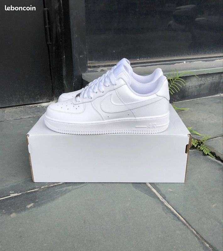 Chaussure NIKE AirForce White sneaker Pointure 41 (image 1)