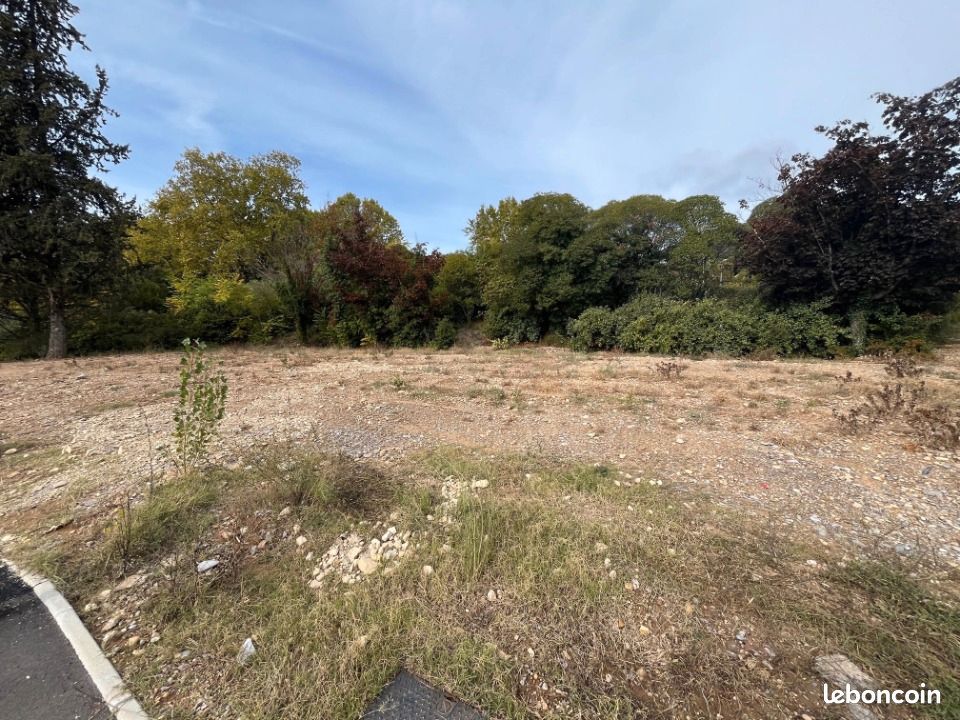 Terrain 599 m² · à Manosque · 134 000 €