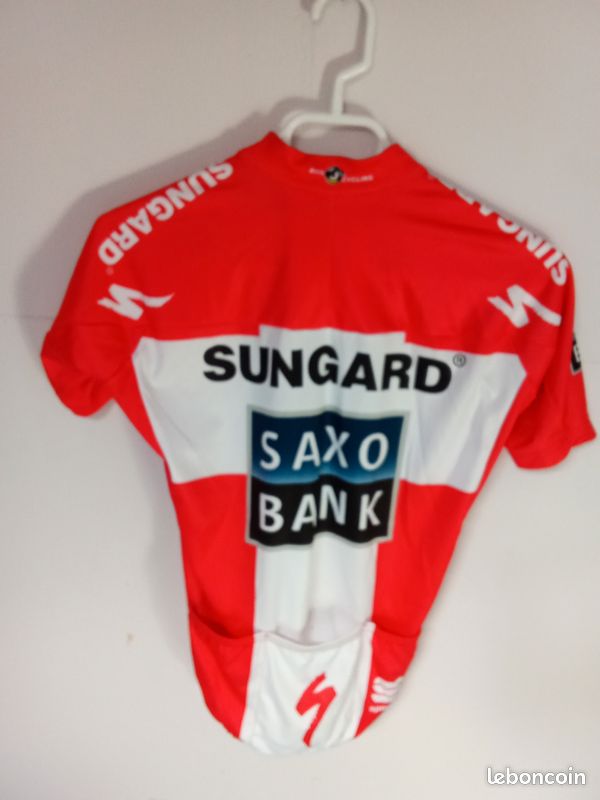 Saxo bank dans maillots pour cycliste