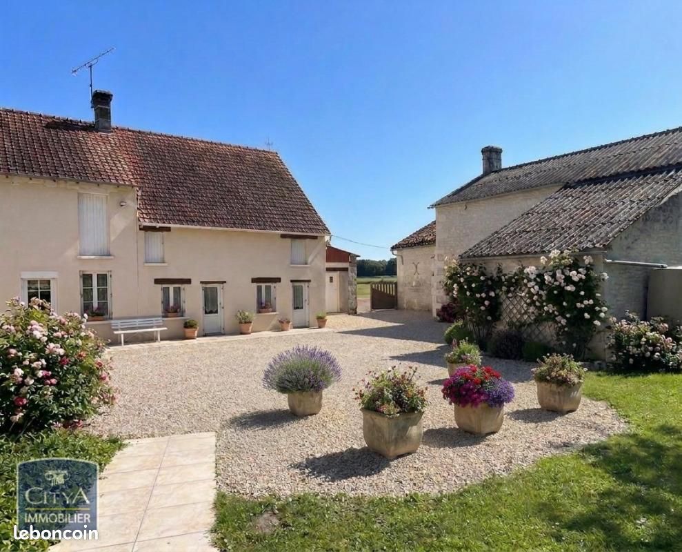 Maison 3 pièces 97 m² · à La Tour-Saint-Gelin · 97 m² · 680 €