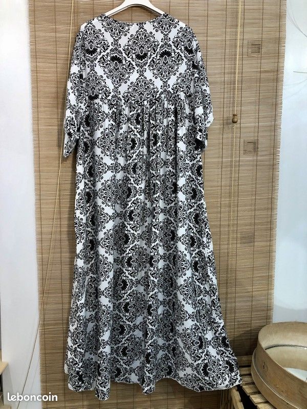 Robe longue petites manches arabesques noire (image 3)