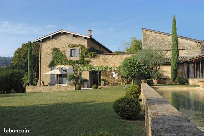 Maison 7 pièces 310 m²