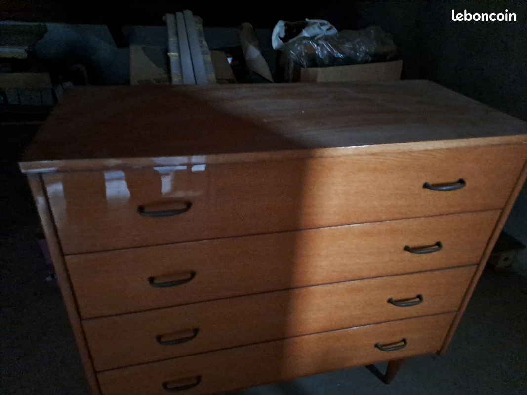 Commode (image 1)