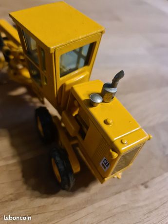 Niveleuse JOAL 1/50 - Modèle Réduit Tracteur En Boîte
