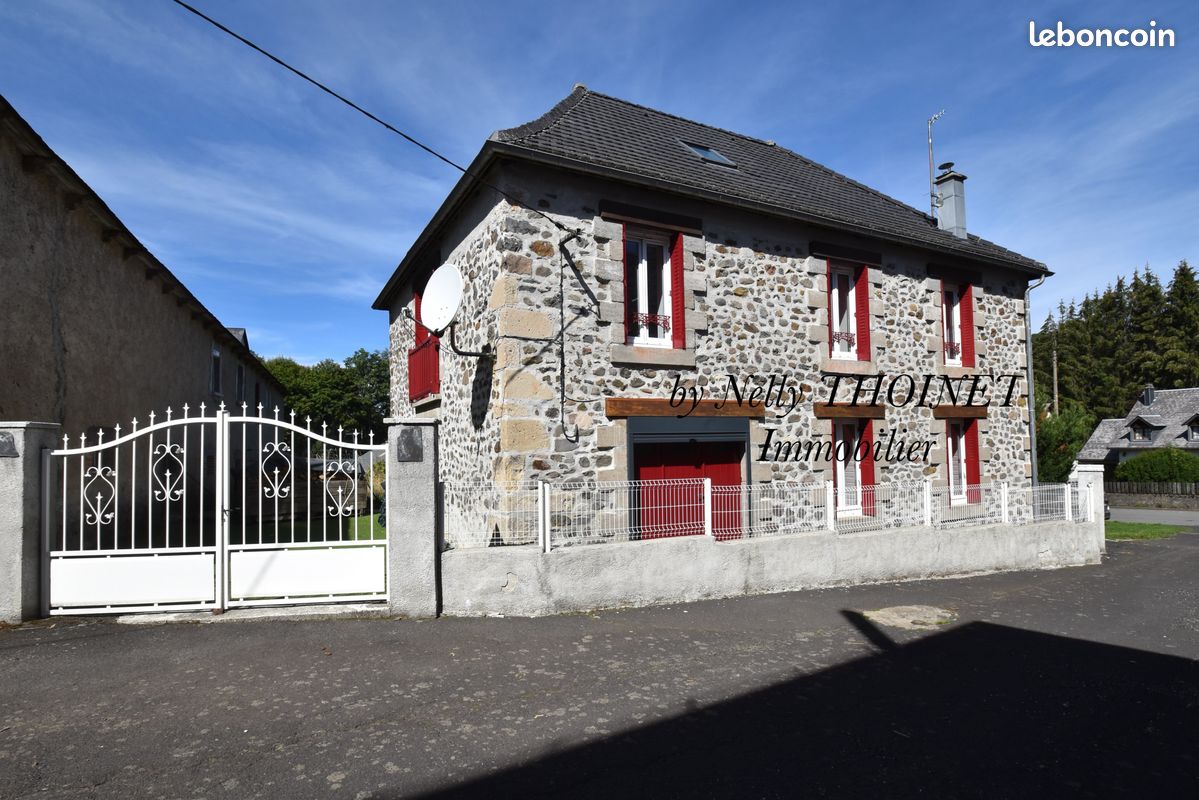 Maison 6 pièces 135 m² · à Espinchal · 135 m² · 137 000 €