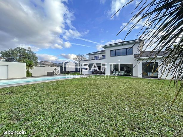 Villa 6 pièces 234 m²