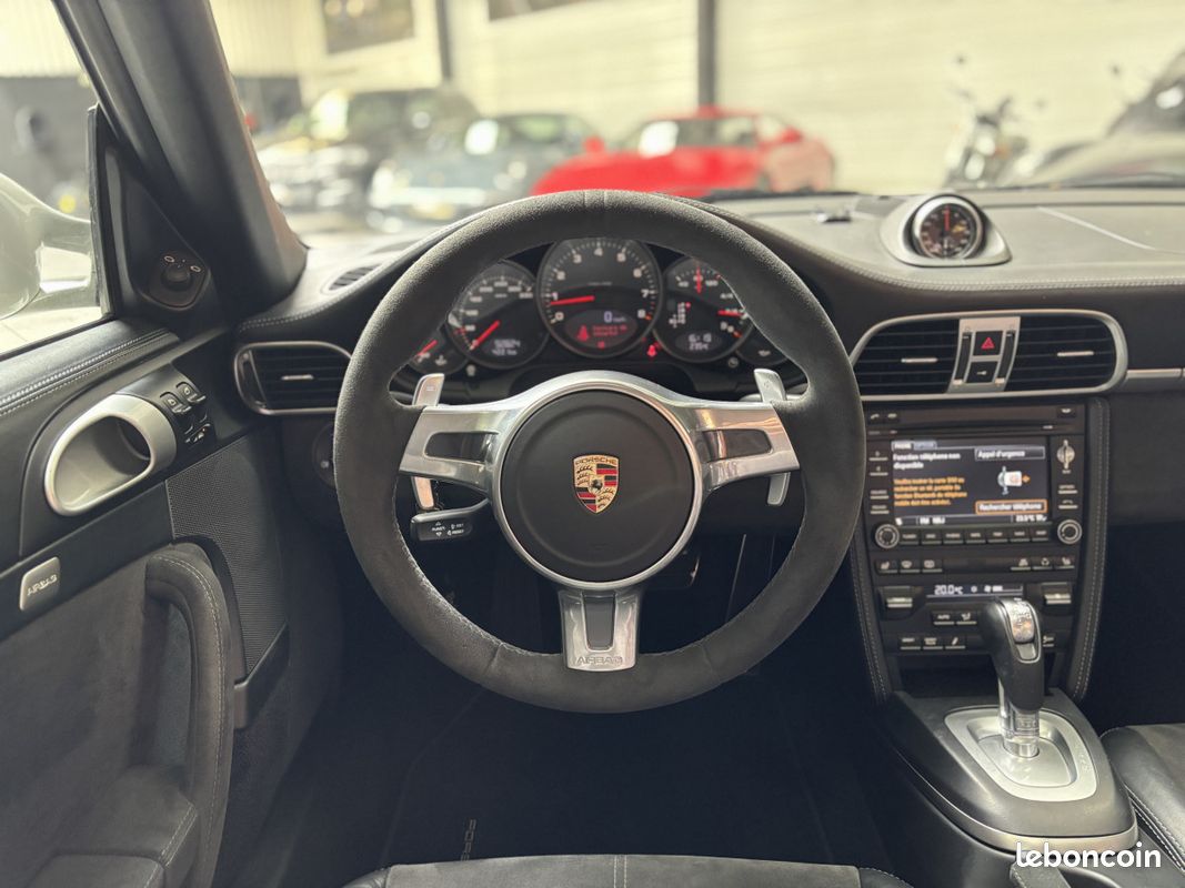 Porsche 911 (6) Carrera GTS Cabriolet (image 12)