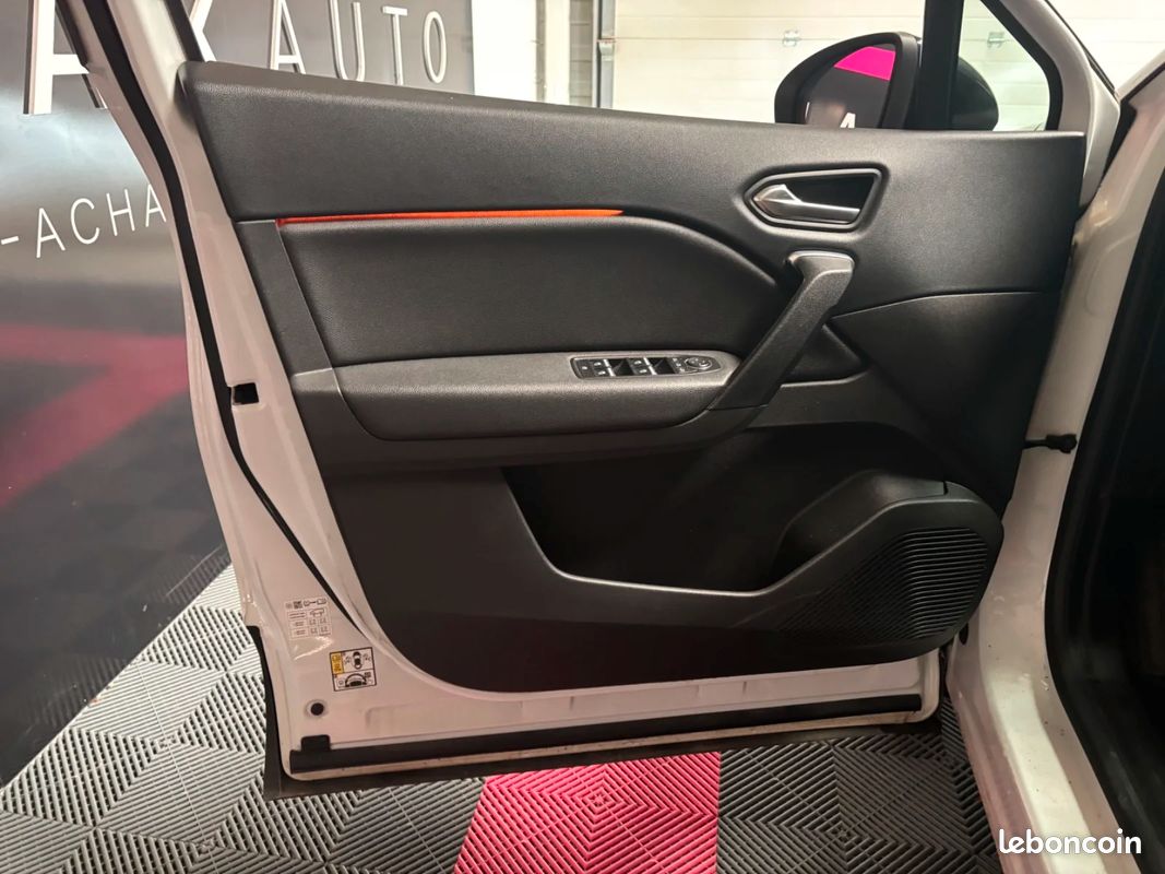 Renault CAPTUR Captur E-Tech Plug-in 160 (image 17)