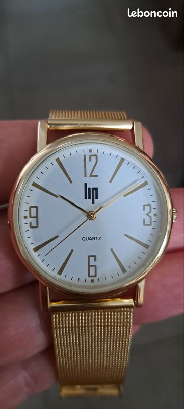 Montre Femme Lip Classics - Neuve Sans étiquette - Cadran Argenté, Boîtier Acier Inoxydable 35mm - Bracelet Cuir Rouge